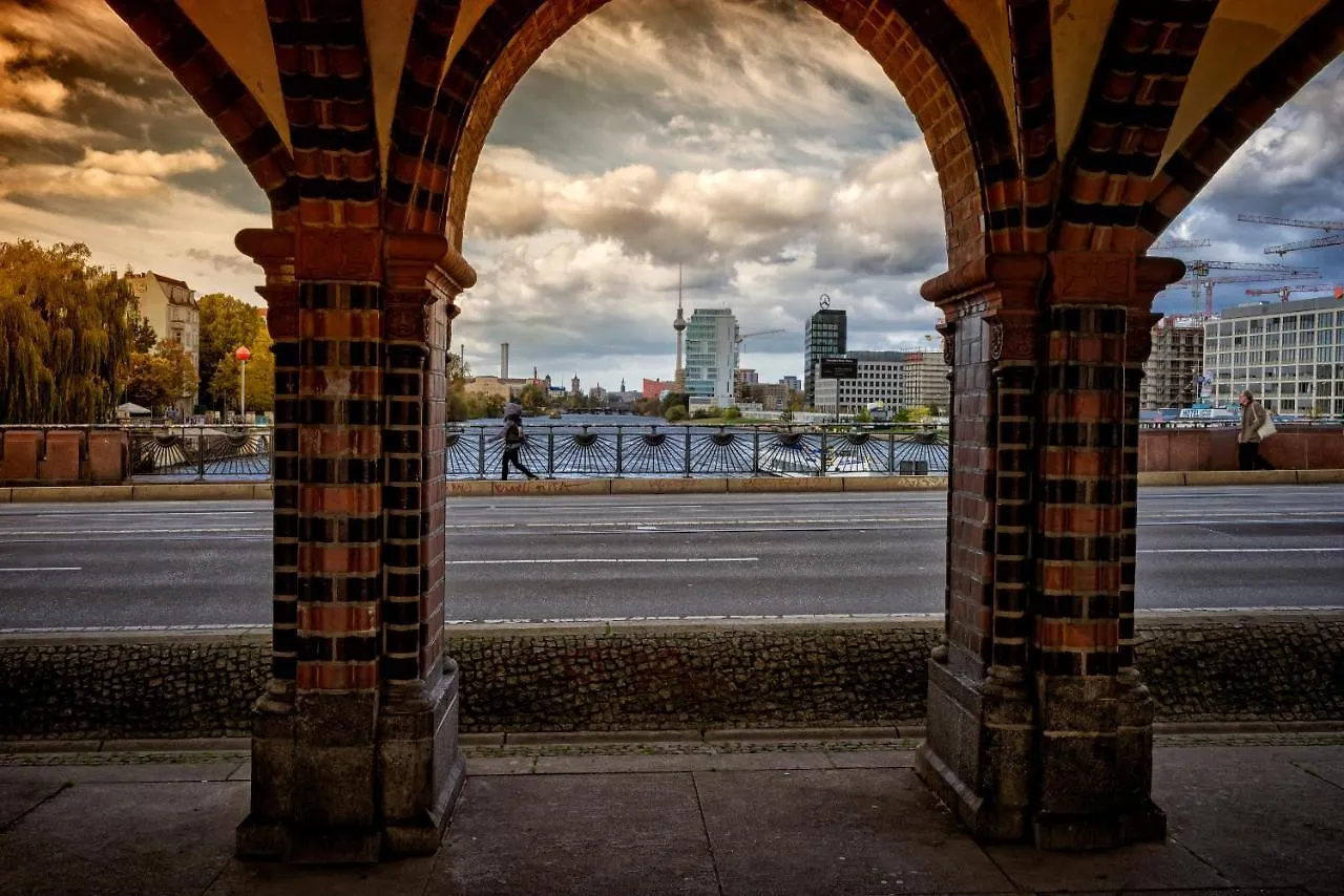 ***  Schulz Hotel Berlin Wall At The East Side Gallery Germany